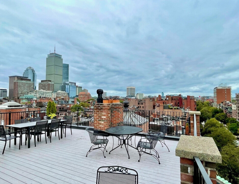 263 Beacon St, Unit 56 in Boston, MA - Building Photo