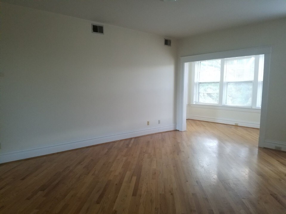 324 Laurel St in St. Louis, MO - Building Photo