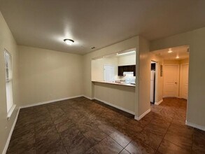 1204 E Lyon St in Laredo, TX - Building Photo - Building Photo