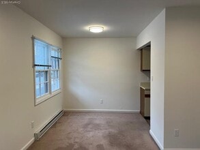 165 Manorhaven Blvd in Port Washington, NY - Building Photo - Building Photo