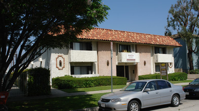 Vassar Casa Apartments in Canoga Park, CA - Building Photo - Building Photo