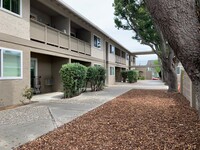 Del Prado II Apartments in Sunnyvale, CA - Foto de edificio - Building Photo