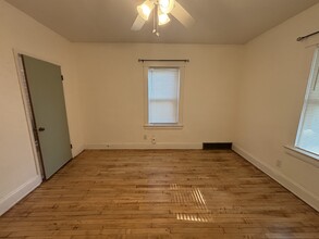 1574 Ridgewood Ave, Unit 2 in Lakewood, OH - Foto de edificio - Building Photo