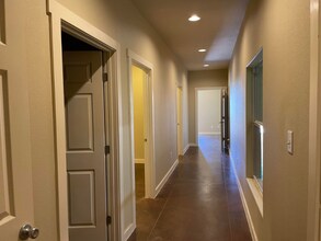 10107 Signal Hill Rd in Austin, TX - Foto de edificio - Building Photo