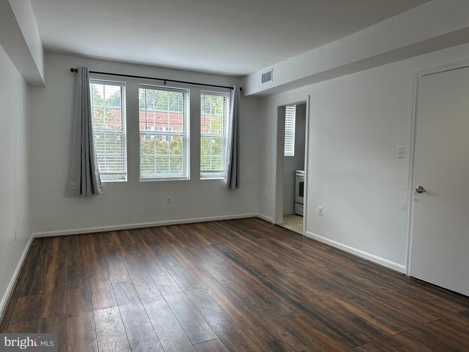 1816 Queens Ln in Arlington, VA - Building Photo