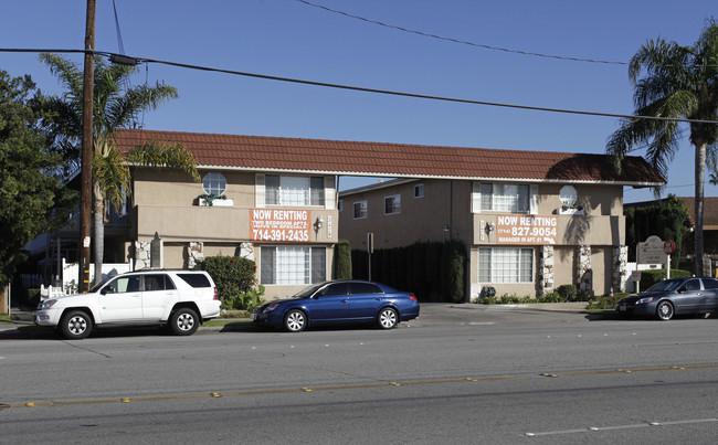 Terrace View East Apartments in Anaheim, CA - Foto de edificio - Building Photo