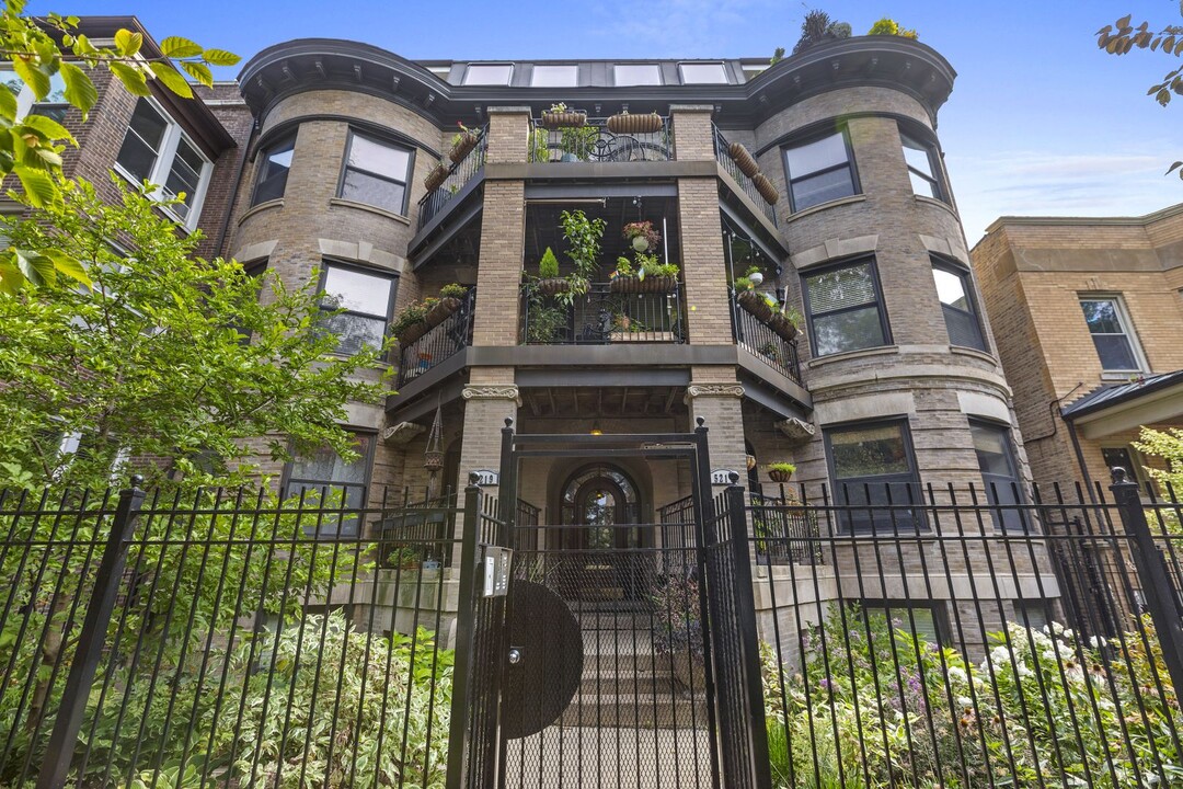 5219 N Winthrop Ave, Unit 2N in Chicago, IL - Building Photo