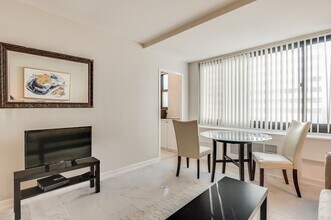 1021 Arlington Blvd, Unit 811 in Arlington, VA - Building Photo - Building Photo