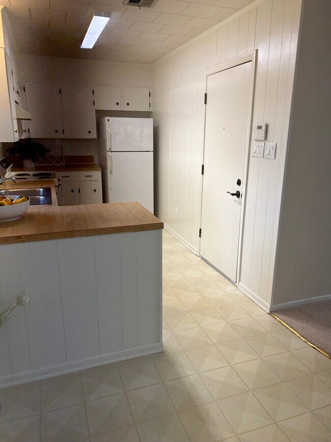 232 Auburn Dr photo'