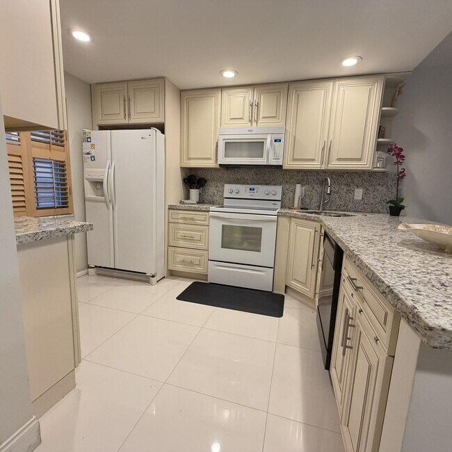 property at 3800 Oaks Clubhouse Dr