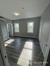 4 Whelan Pl in Yonkers, NY - Building Photo - Building Photo