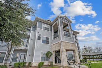 Frontier East Apartments in Austin, TX - Building Photo - Building Photo