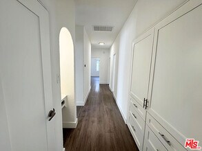 126 S Hamilton Dr in Beverly Hills, CA - Building Photo - Building Photo