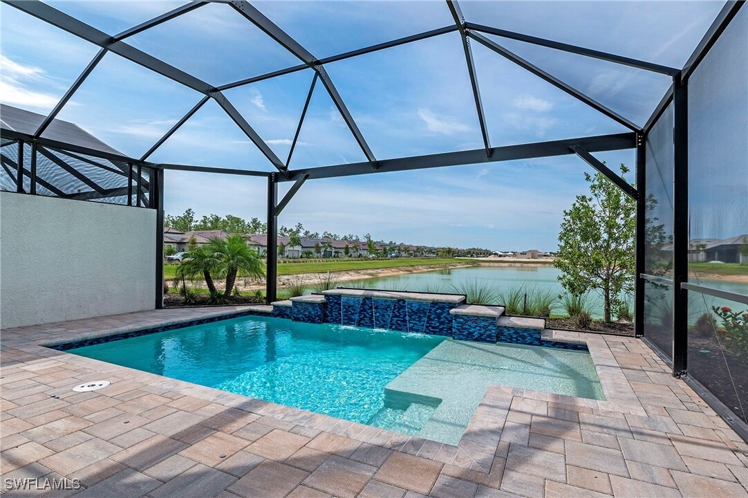 12381 Canal Grande Dr in Ft. Myers, FL - Building Photo