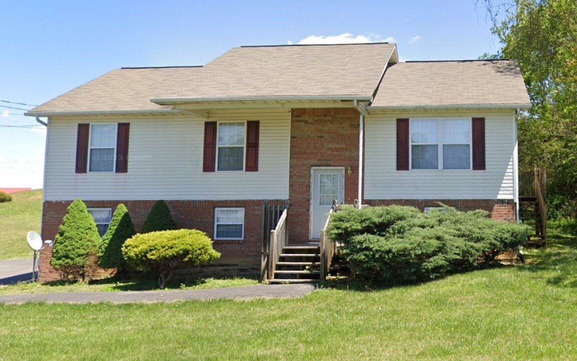410 Humane Way in Newport, TN - Foto de edificio