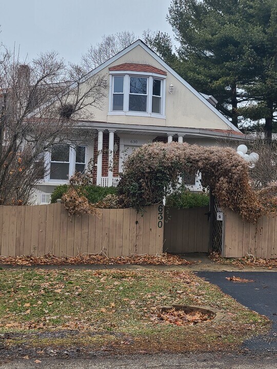 630 Whitney Ave in Winthrop Harbor, IL - Building Photo