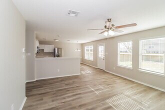 18133 Topsail St in Manor, TX - Foto de edificio - Building Photo