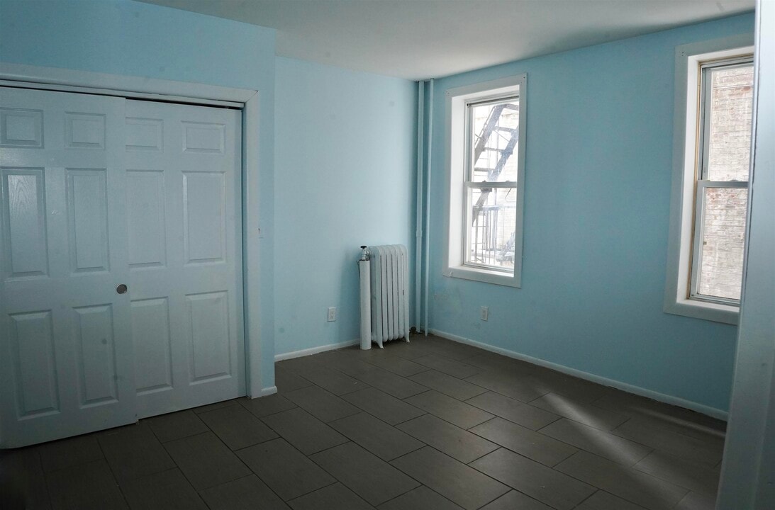 201 45th St in Union City, NJ - Building Photo