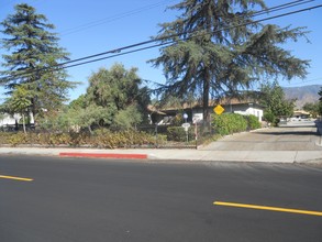 1440 Pumalo St in San Bernardino, CA - Foto de edificio - Building Photo