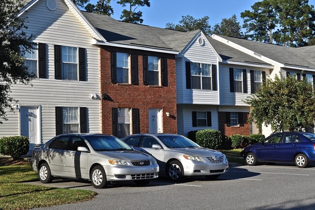 Fords Pointe Apartments and Townhomes