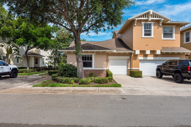 555 Pacific Grove Dr in West Palm Beach, FL - Building Photo - Building Photo