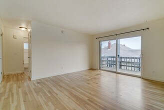 3404 SE 21st Ave, Unit 4 in Portland, OR - Building Photo - Building Photo