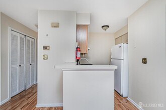 212 Blew Ct in East Brunswick, NJ - Building Photo - Building Photo