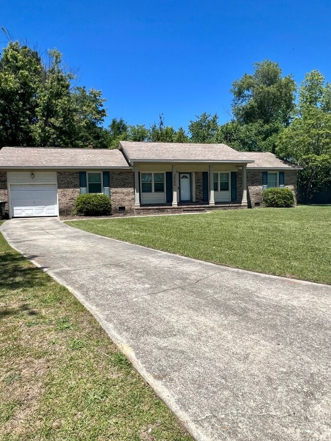 property at 2000 Lakebarry Dr