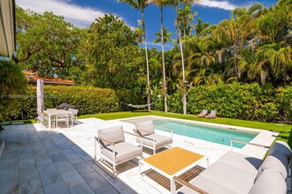 1435 Cecilia Ave in Coral Gables, FL - Foto de edificio - Building Photo