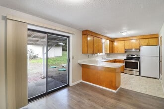 2989 N Oak Harbor Rd in Oak Harbor, WA - Building Photo - Building Photo