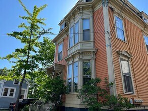 8 Cushman St in Portland, ME - Foto de edificio - Building Photo