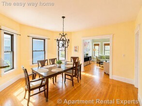 33 Chetwynd Rd in Somerville, MA - Building Photo - Building Photo