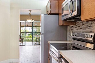 5701 Camino Del Sol in Boca Raton, FL - Building Photo - Building Photo