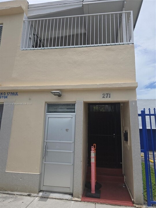 271 NW 54th St in Miami, FL - Building Photo