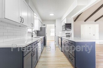 705 NW Buckingham Pl in Blue Springs, MO - Building Photo - Building Photo