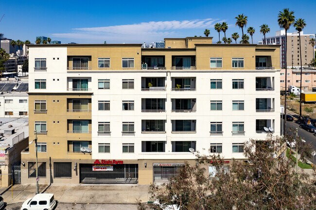 Arapahoe Plaza in Los Angeles, CA - Building Photo - Building Photo