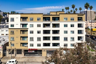 Arapahoe Plaza in Los Angeles, CA - Building Photo - Building Photo