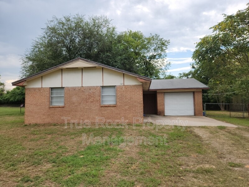 3415 Colbert St in Ada, OK - Building Photo