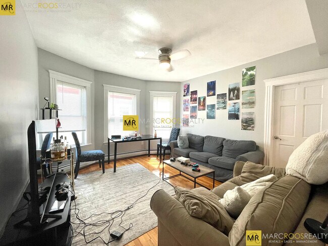 12 Berwick Rd in Medford, MA - Foto de edificio - Building Photo