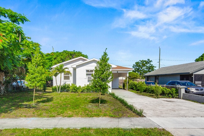 230 SW 6th Ave in Delray Beach, FL - Building Photo - Building Photo