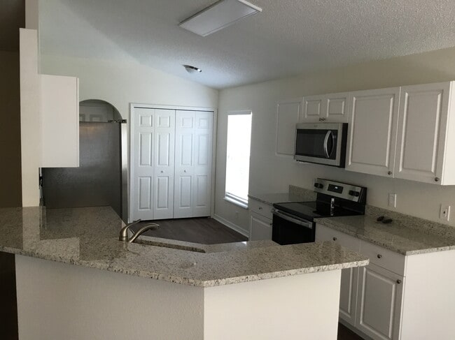914 Stallion Way in Valrico, FL - Building Photo - Building Photo
