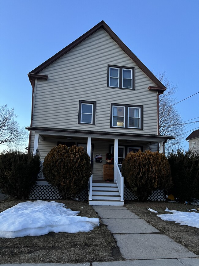 118 Divinity St in Bristol, CT - Building Photo - Building Photo