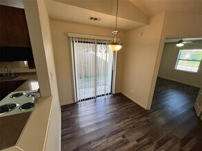 2450 Sunflower Dr in Arlington, TX - Building Photo - Building Photo