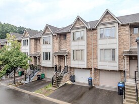 2370 Britannia Rd W in Mississauga, ON - Building Photo