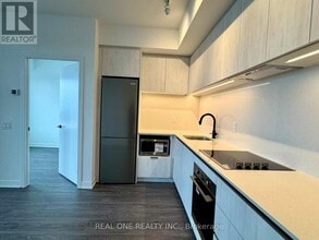 2495 Eglinton Ave W in Mississauga, ON - Building Photo - Building Photo