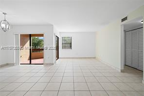 9285 SW 125th Ave, Unit # 405 in Miami, FL - Foto de edificio - Building Photo