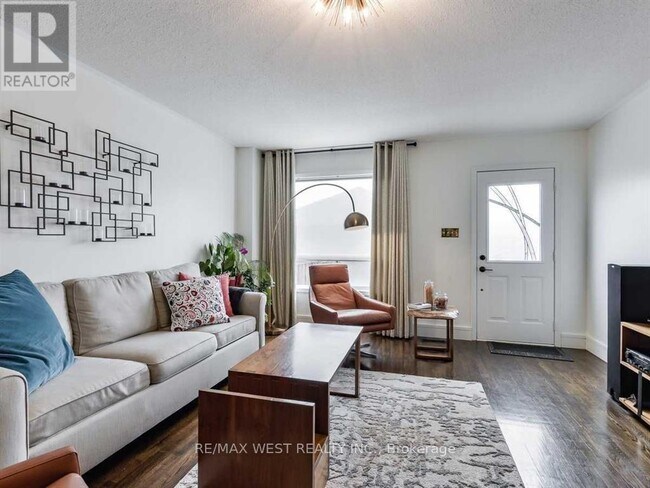 111 Selkirk Dr in Richmond Hill, ON - Building Photo - Building Photo