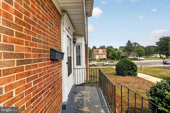 property at 2931 Sunset Ln