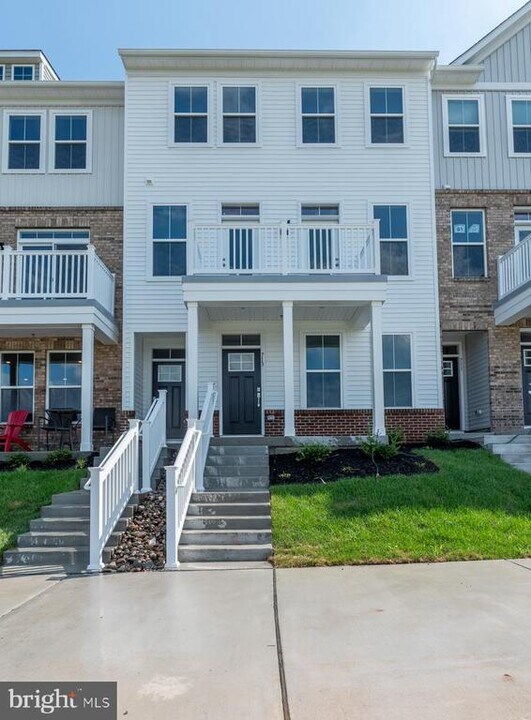 715 Platinum Dr in Phoenixville, PA - Foto de edificio