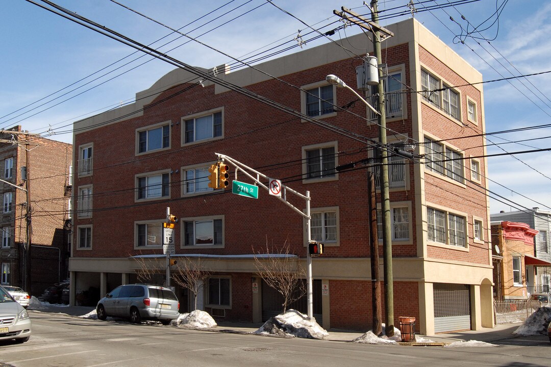 2700 Summit Ave in Union City, NJ - Foto de edificio
